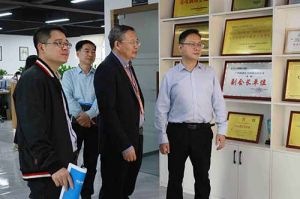 热烈欢迎市政府秘书长林兢一行莅临九游（中国）集团广西公司考察指导